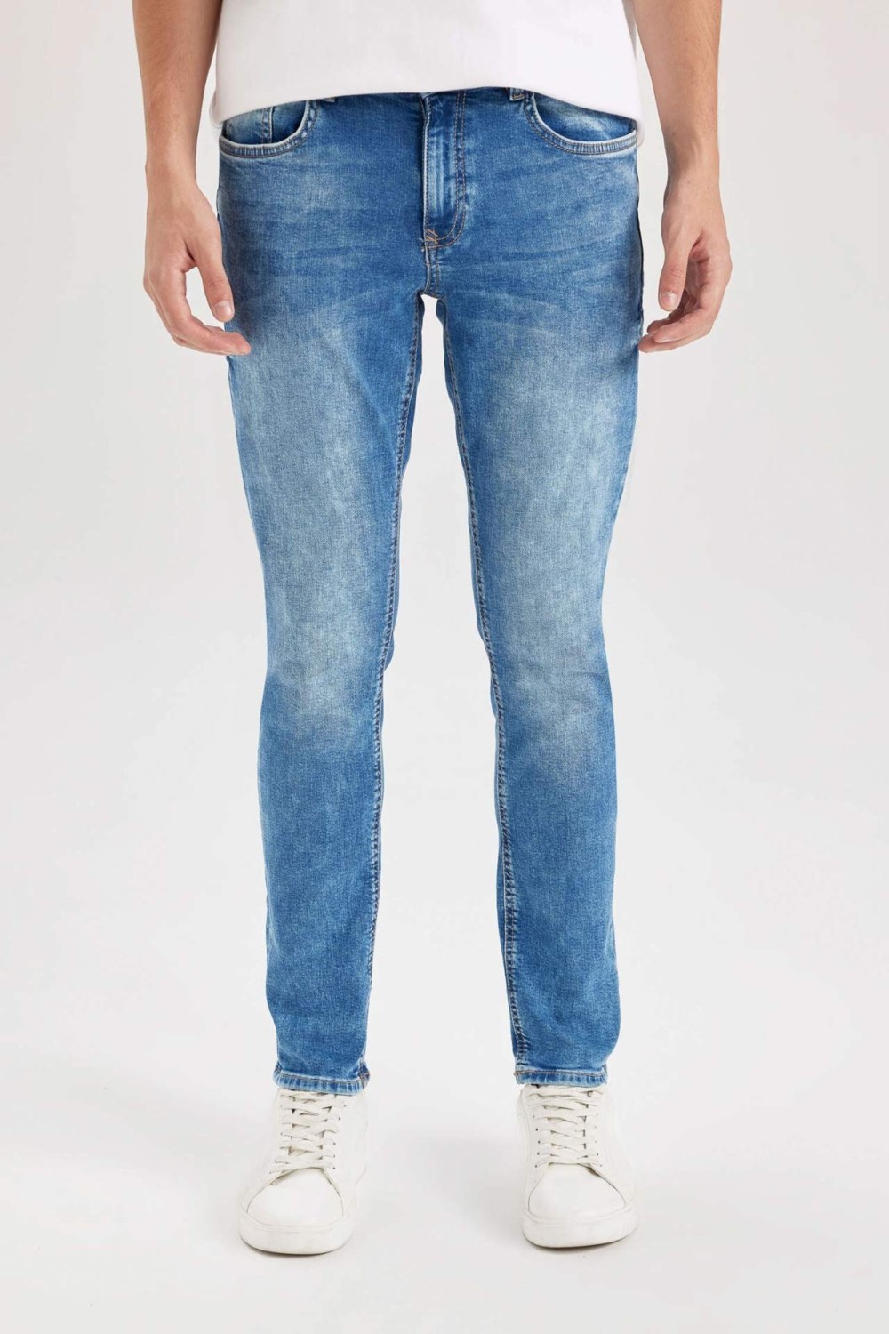 DeFacto Carlo Skinny Fit Ekstra Dar Kalıp Normal Bel Ekstra Dar Paça Jean Pantolon B4672AX24SP