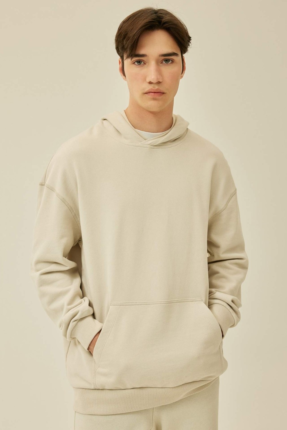 DeFacto Comfort Regular Fit Rahat Kalıp Kapüşonlu Kanguru Cepli Basic Düz Sweatshirt