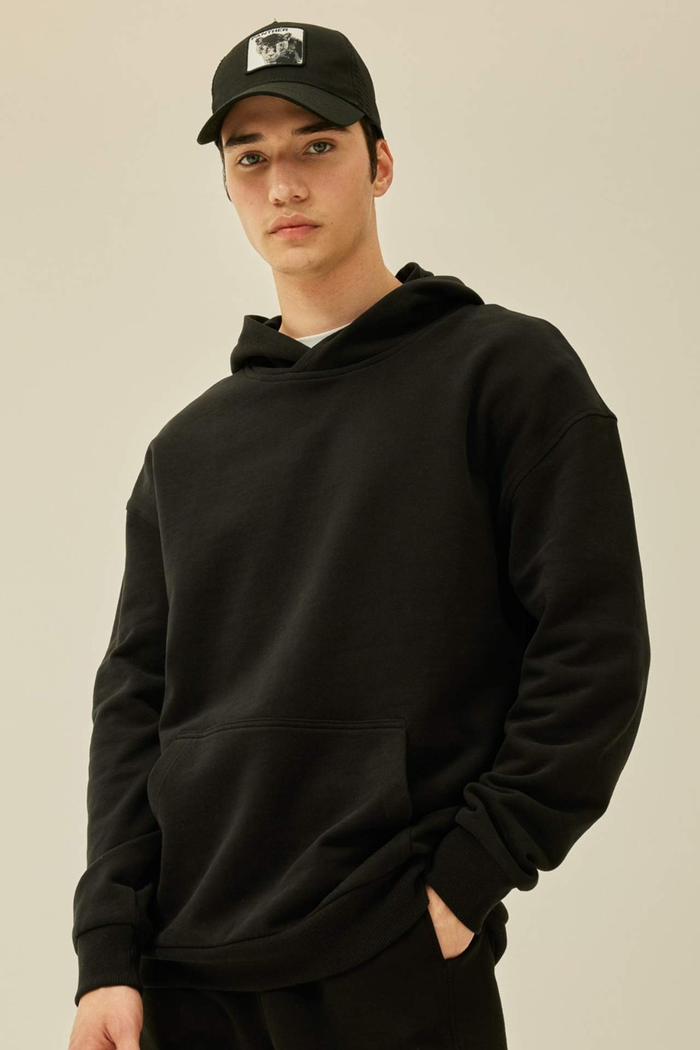 DeFacto Comfort Regular Fit Rahat Kalıp Kapüşonlu Kanguru Cepli Basic Düz Sweatshirt