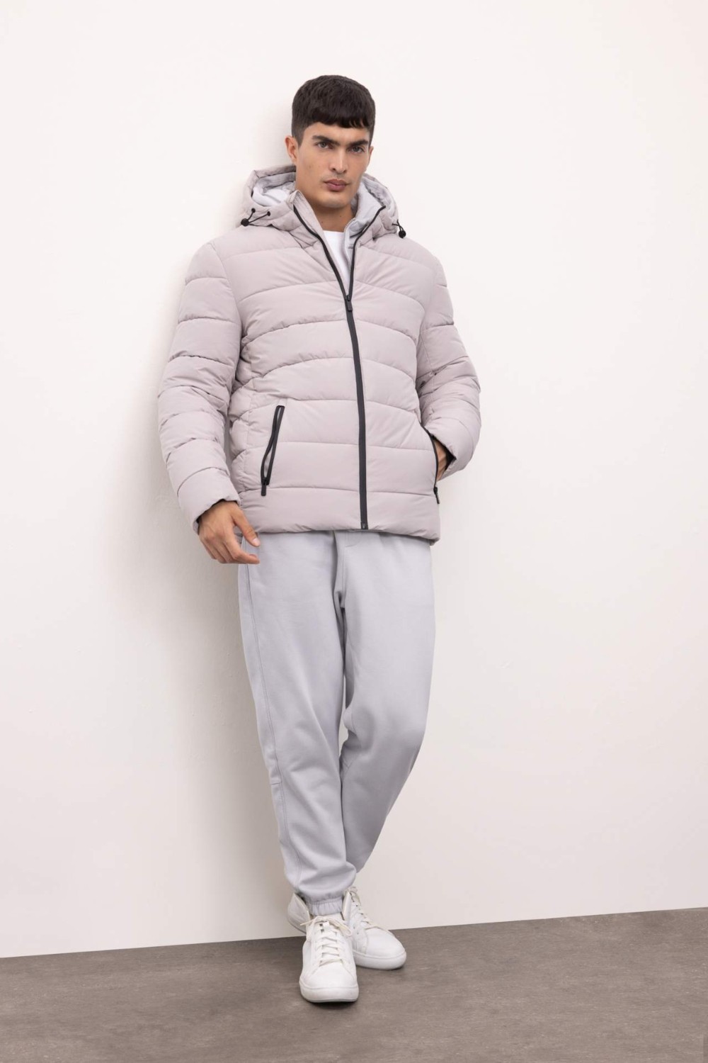 DeFacto Su İtici Şişme Mont Slim Fit Dar Kesim Kapüşonlu Fermuarlı Cepli Astarlı R0216AZ24AU görsel 3