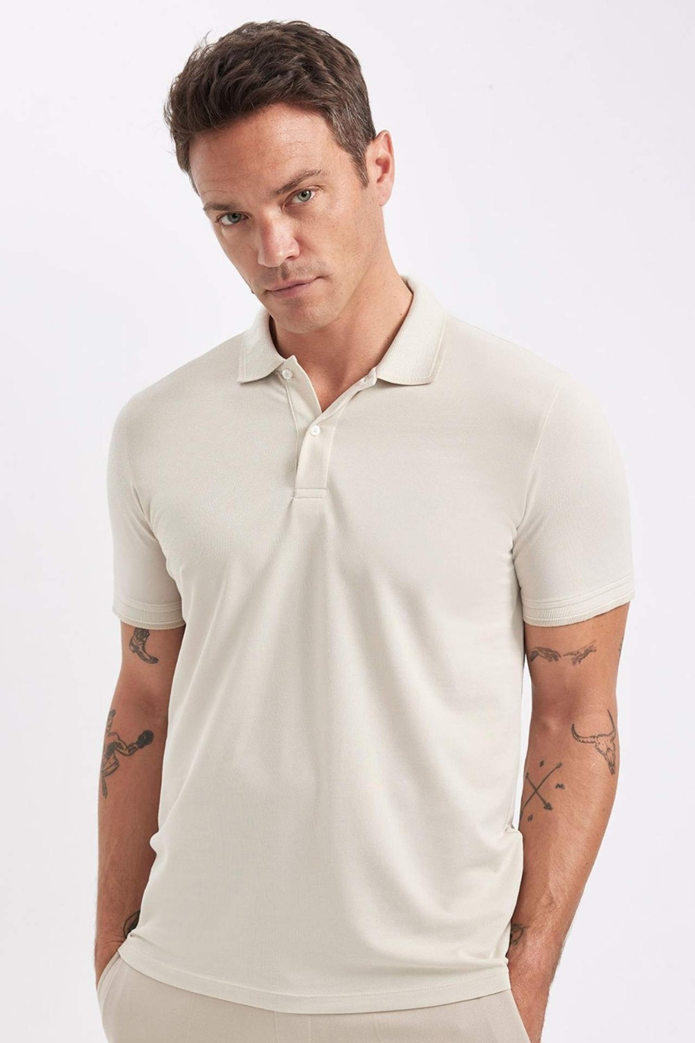 DeFacto Slim Fit Dar Kesim Polo Yaka Kısa Kollu Pamuklu Tişört D0033AXNS