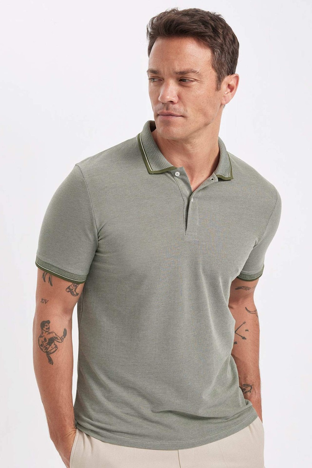 DeFacto Slim Fit Dar Kesim Polo Yaka Kısa Kollu Pamuklu Tişört D0033AXNS