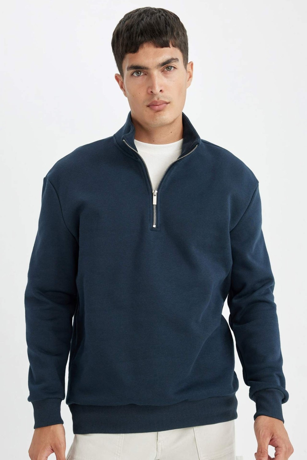 DeFacto Regular Fit Dik Yaka Yarım Fermuarlı Basic Sweatshirt X7405AZ24AU