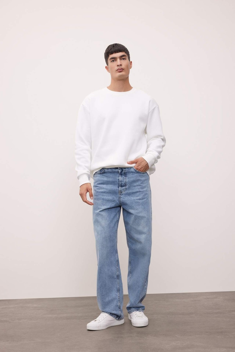 DeFacto Oversize Geniş Kalıp Bisiklet Yaka Kalın Basic Düz Sweatshirt T5139AZ24AU görsel 2