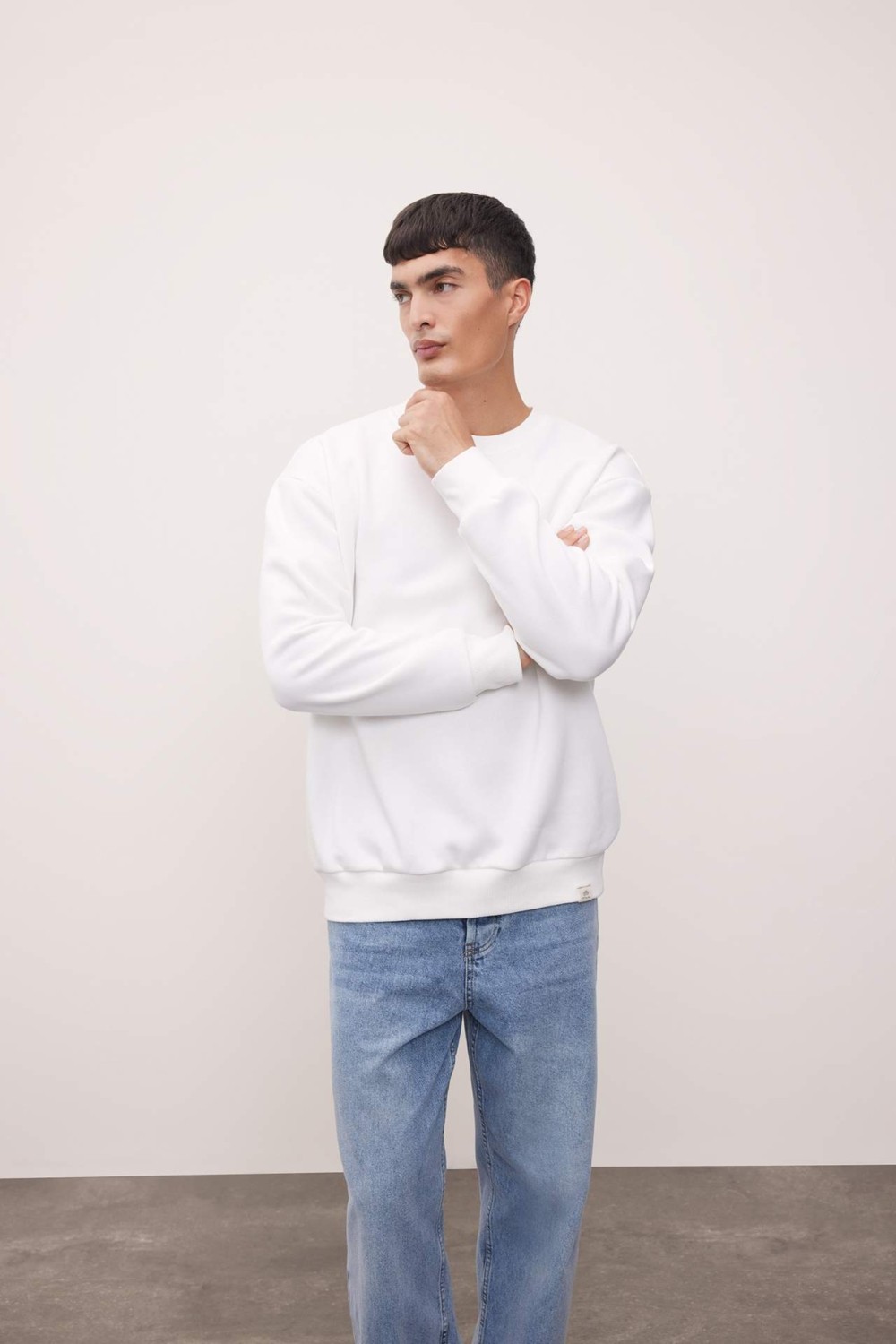 DeFacto Oversize Geniş Kalıp Bisiklet Yaka Kalın Basic Düz Sweatshirt T5139AZ24AU görsel 3