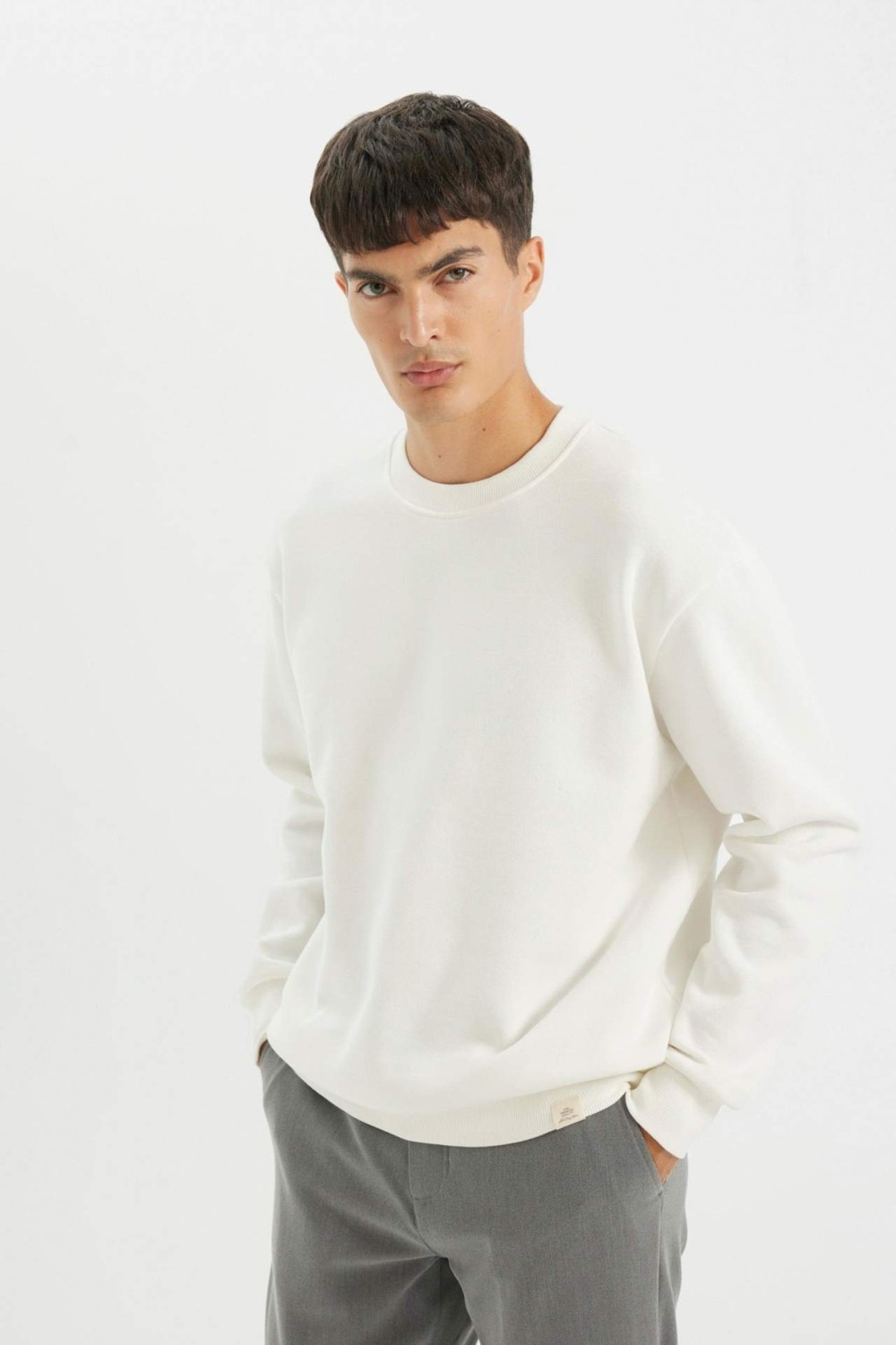 DeFacto Oversize Geniş Kalıp Bisiklet Yaka Kalın Basic Düz Sweatshirt T5139AZ24AU görsel 4
