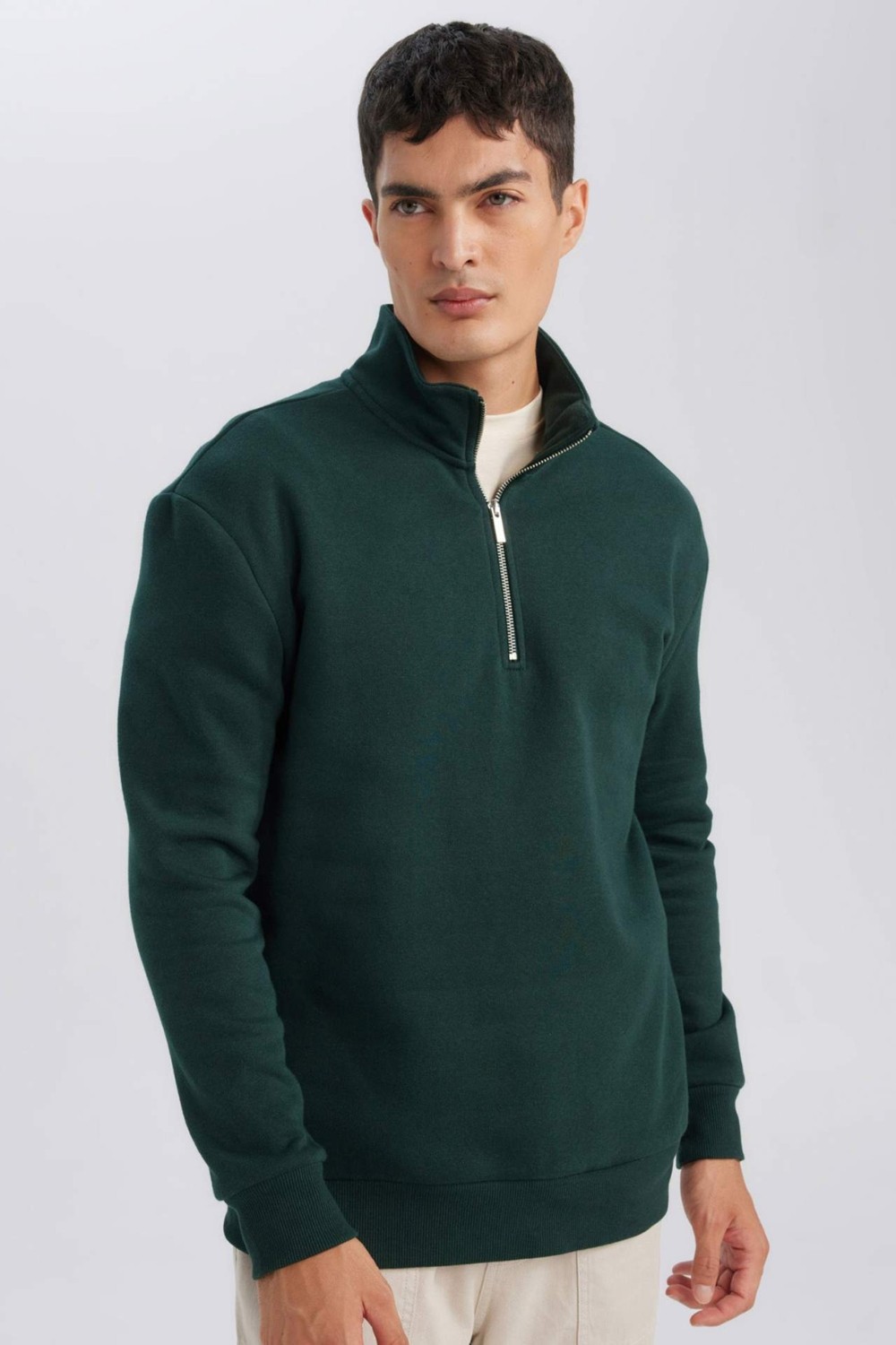 DeFacto Regular Fit Dik Yaka Yarım Fermuarlı Basic Sweatshirt X7405AZ24AU