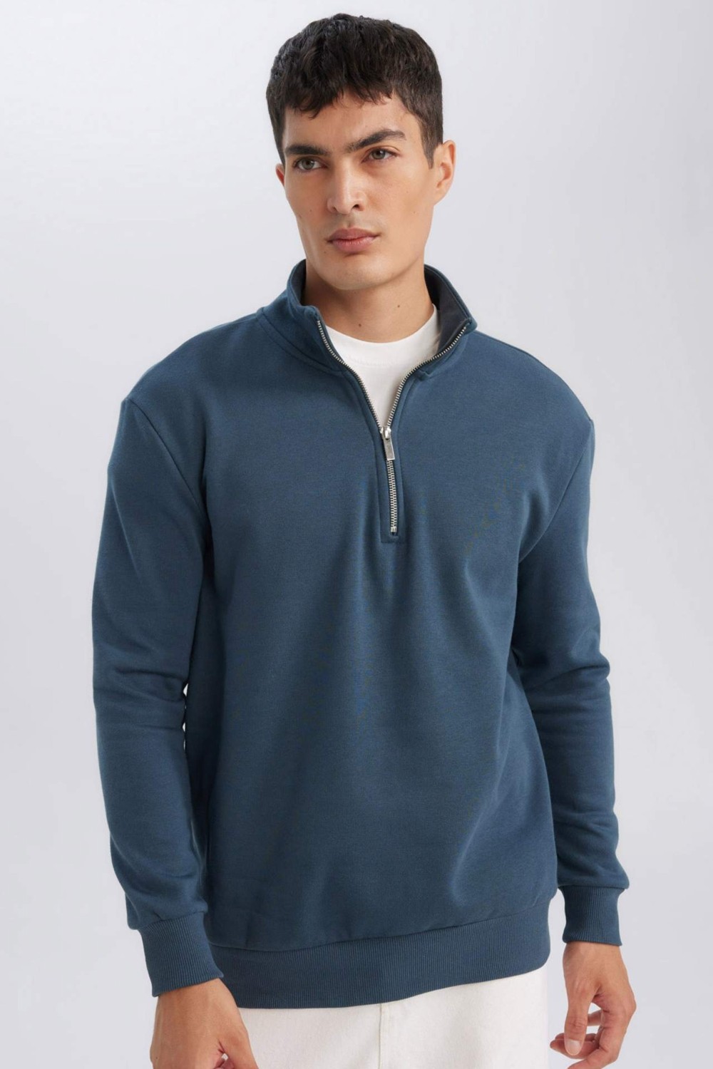DeFacto Regular Fit Dik Yaka Yarım Fermuarlı Basic Sweatshirt X7405AZ24AU
