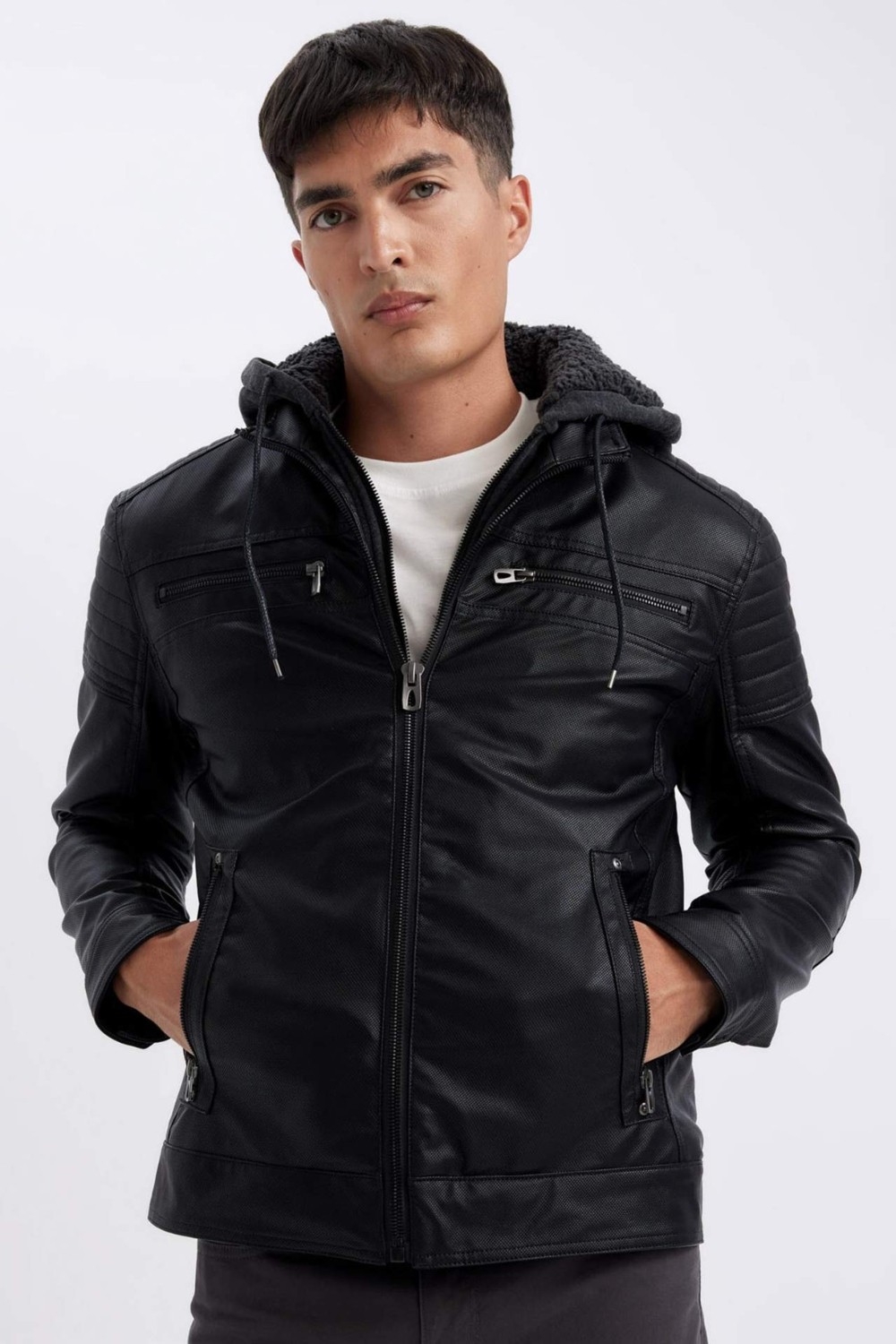 DeFacto Su İtici Slim Fit Dar Kesim Çıkarılabilir Kapüşonlu Pelüş Astarlı Fermuarlı Suni Deri Ceket Mont N9693AZ24WN