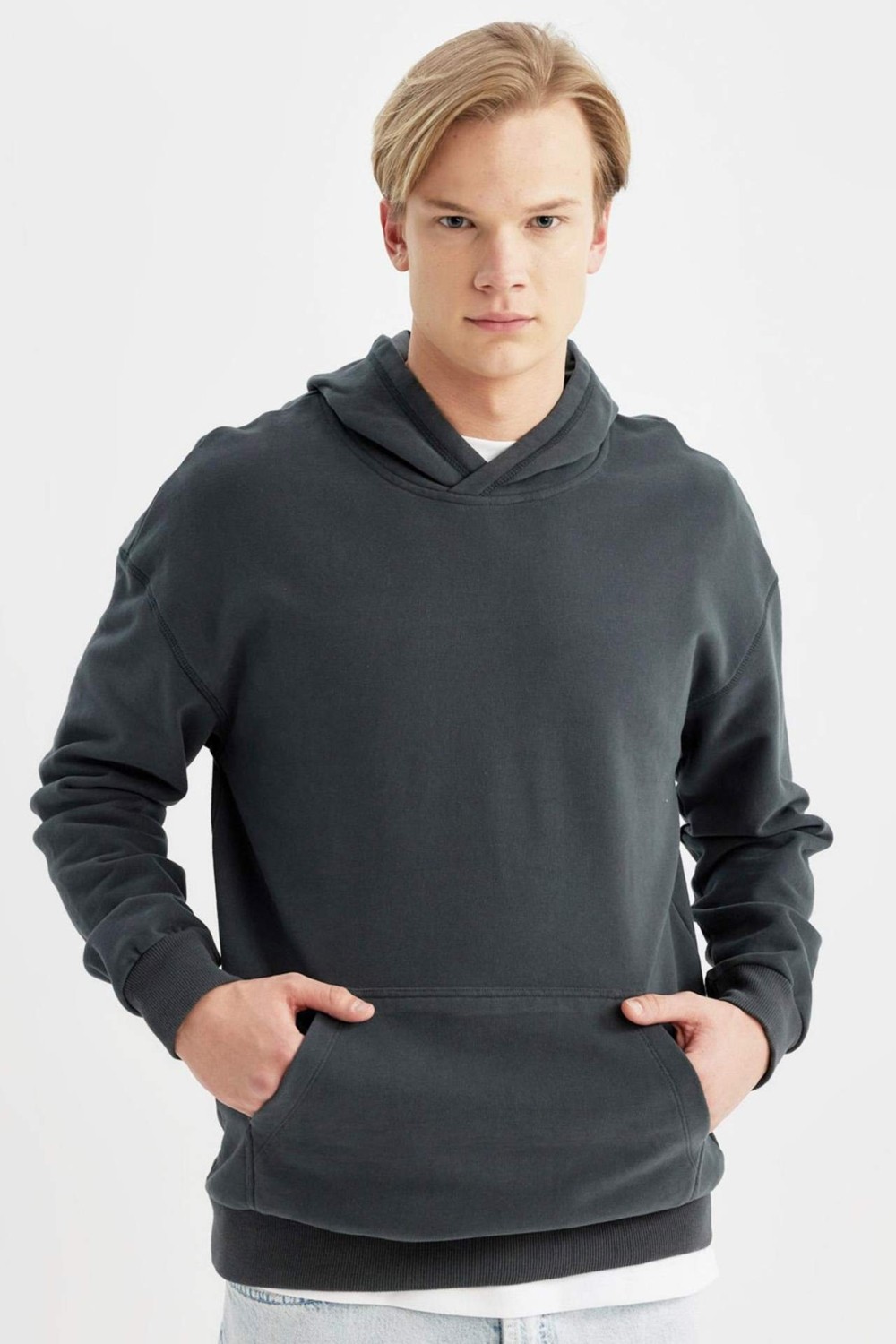 DeFacto Comfort Regular Fit Rahat Kalıp Kapüşonlu Kanguru Cepli Basic Düz Sweatshirt