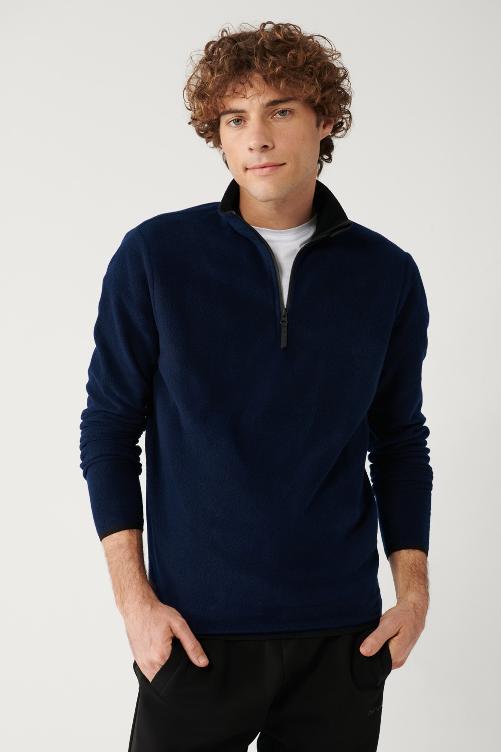 AVVA Erkek Siyah Dik Yaka Fermuarlı Soft Touch Polar Regular Fit Sweatshirt E001068