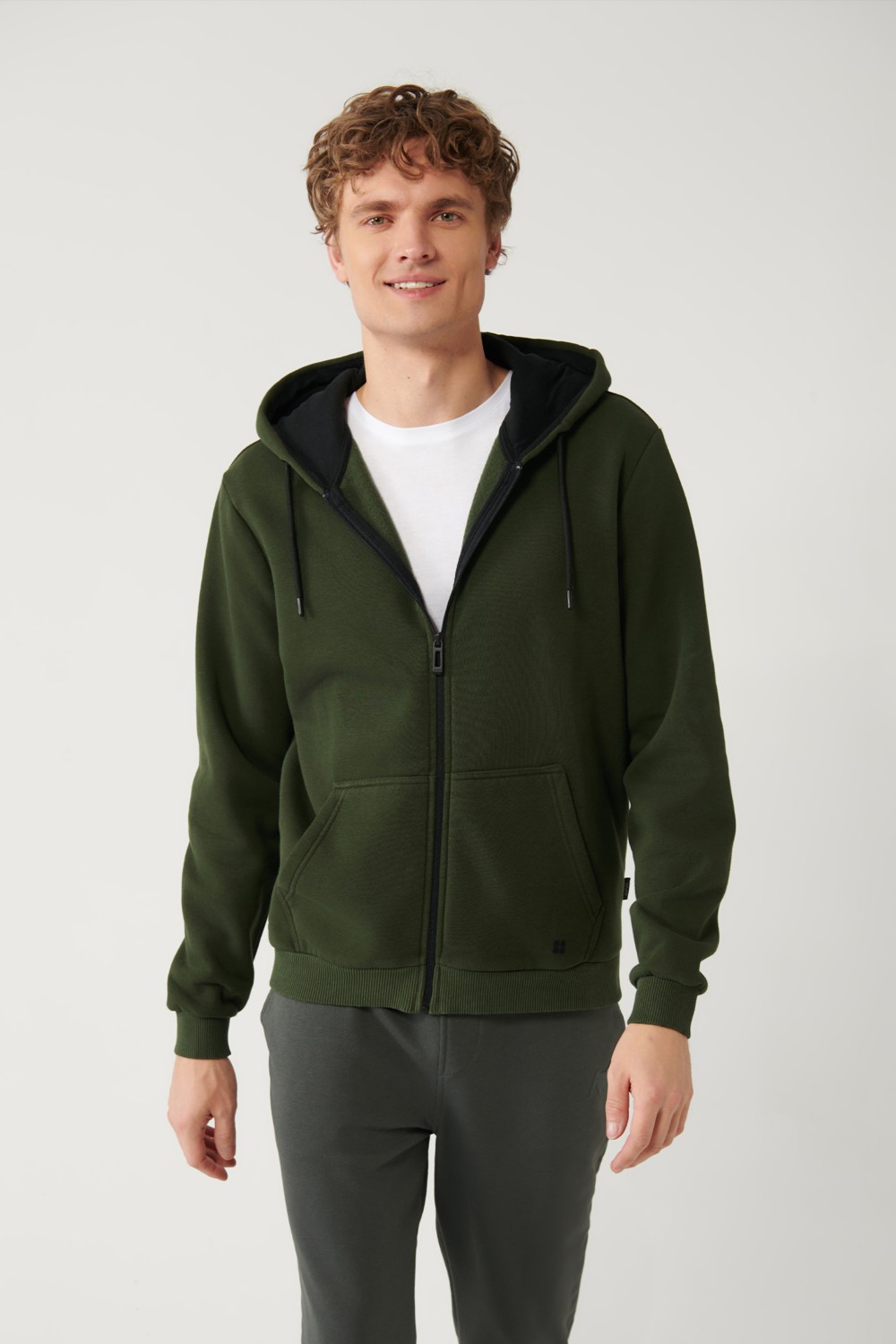 AVVA Erkek Gri Kapüşonlu 3 İplik Şardonlu Fermuarlı Regular Fit Sweatshirt E001019