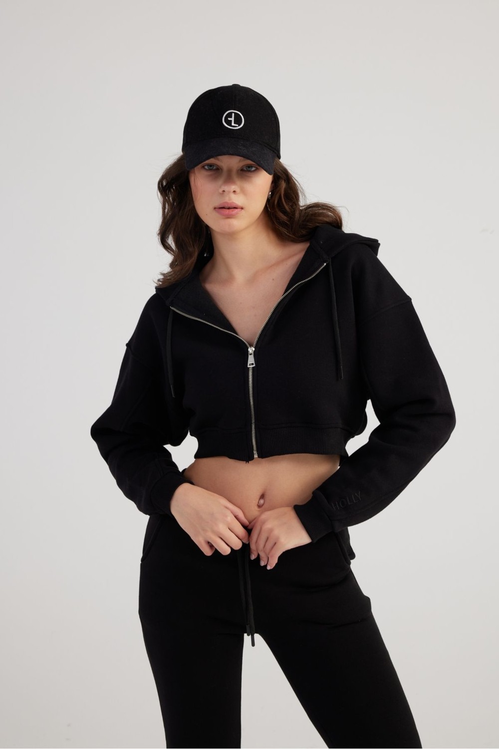 Holly Lolly Kadın Siyah Kapüşonlu Uzun Kol Fermuarlı Crop Mixed Sweat
