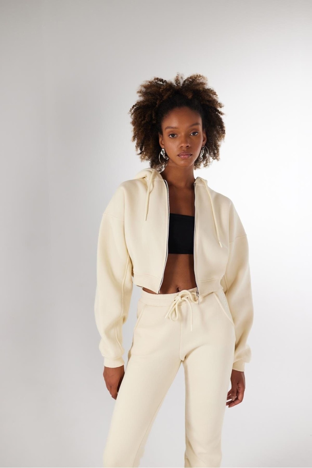 Holly Lolly Kadın Siyah Kapüşonlu Uzun Kol Fermuarlı Crop Mixed Sweat