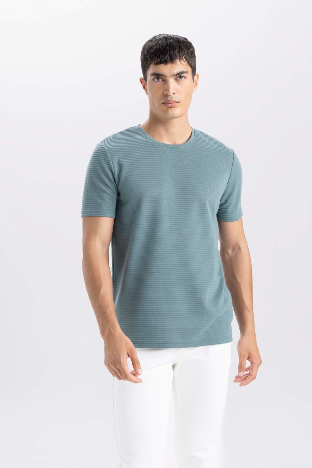DeFacto Slim Fit Bisiklet Yaka Kısa Kollu Basic Tişört M6608AZ25SP