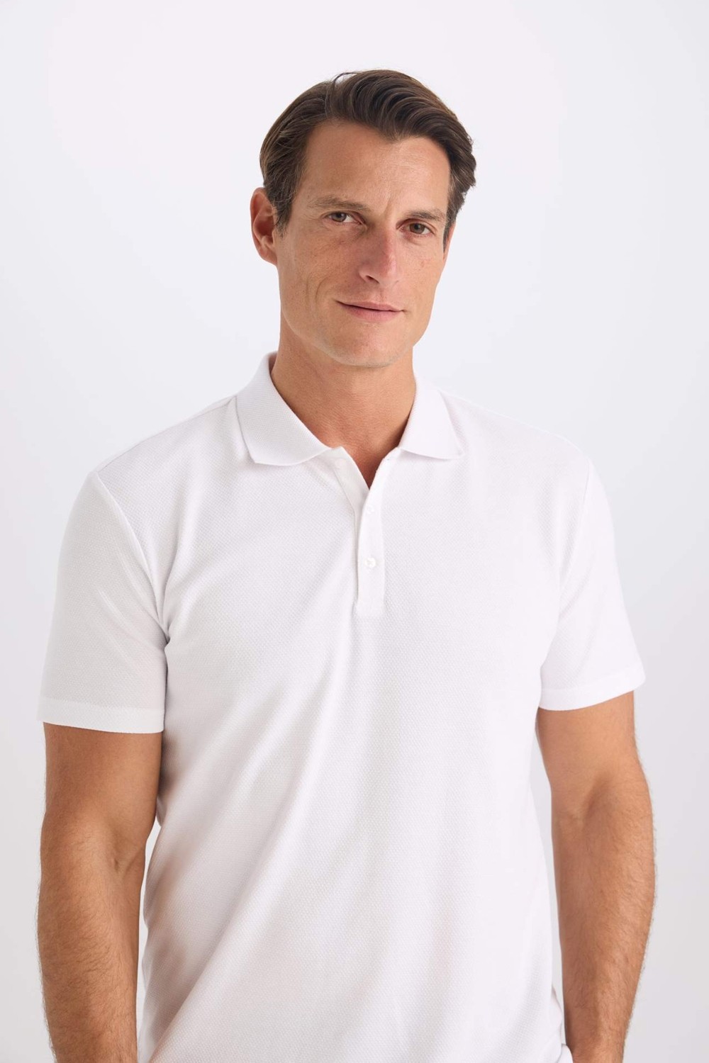 DeFacto Slim Fit Polo Yaka Kısa Kollu Pamuklu Modal Karışımlı Basic Tişört M6609AZ25SP görsel 4