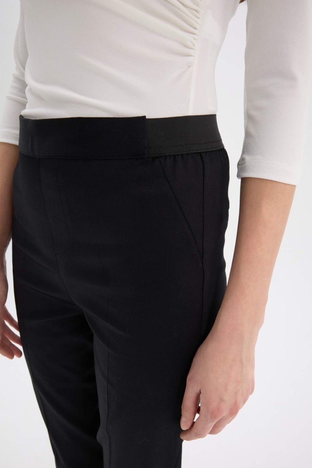 DeFacto Sigaret Saten Kumaş Pantolon Normal Bel Basic Beli Lastikli J8743AZ25SM görsel 5