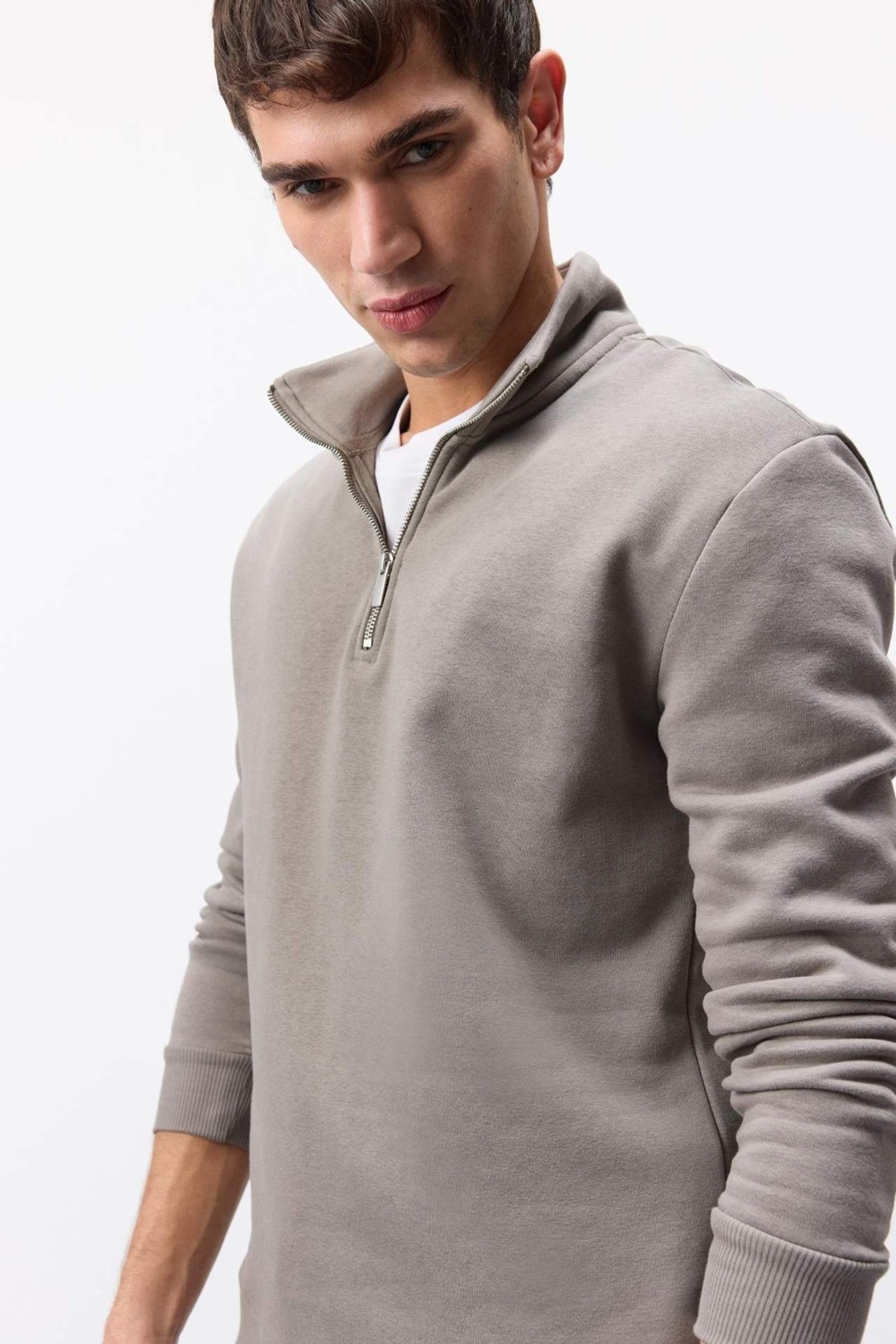 DeFacto Regular Fit Dik Yaka Yarım Fermuarlı Basic Sweatshirt X7405AZ25SP