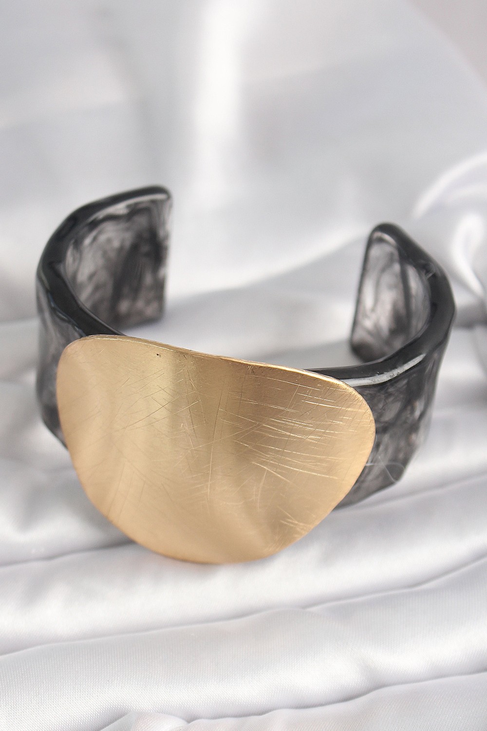 Dorasan Siyah Mermer Desen Akrilik Plastik Gold Daire Plaka Model Vintage Kadın Bilezik görsel 2