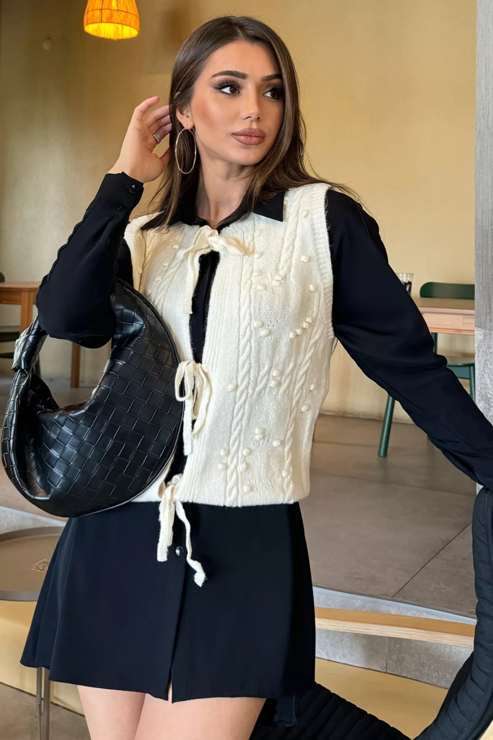 Gülseli Kadın Örgü Desenli Bağlamalı Triko Yelek