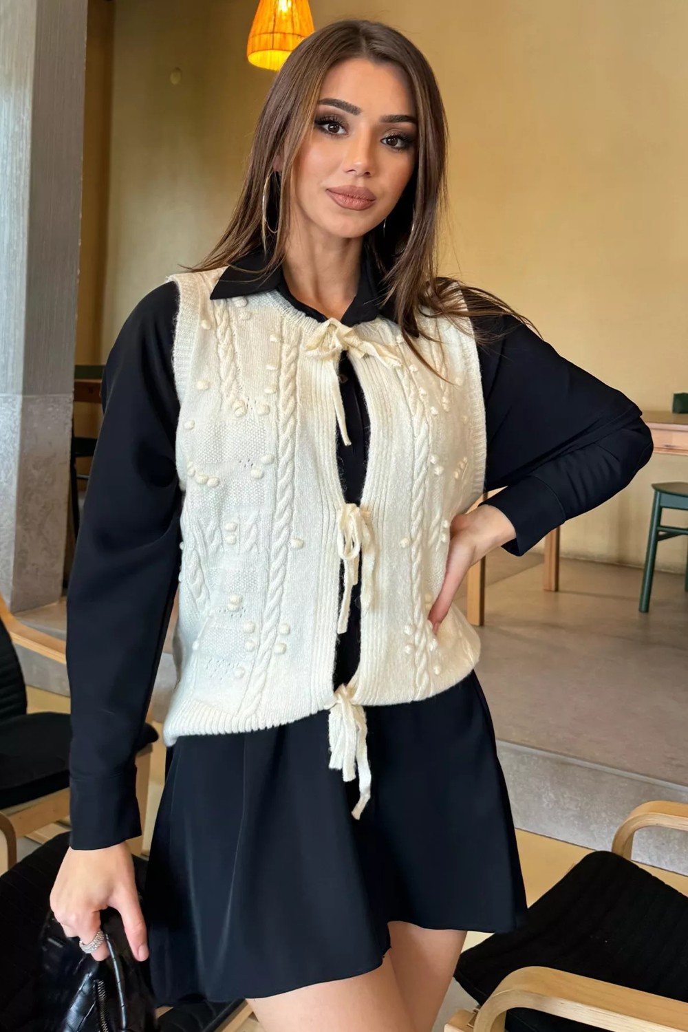 Gülseli Kadın Örgü Desenli Bağlamalı Triko Yelek görsel 2