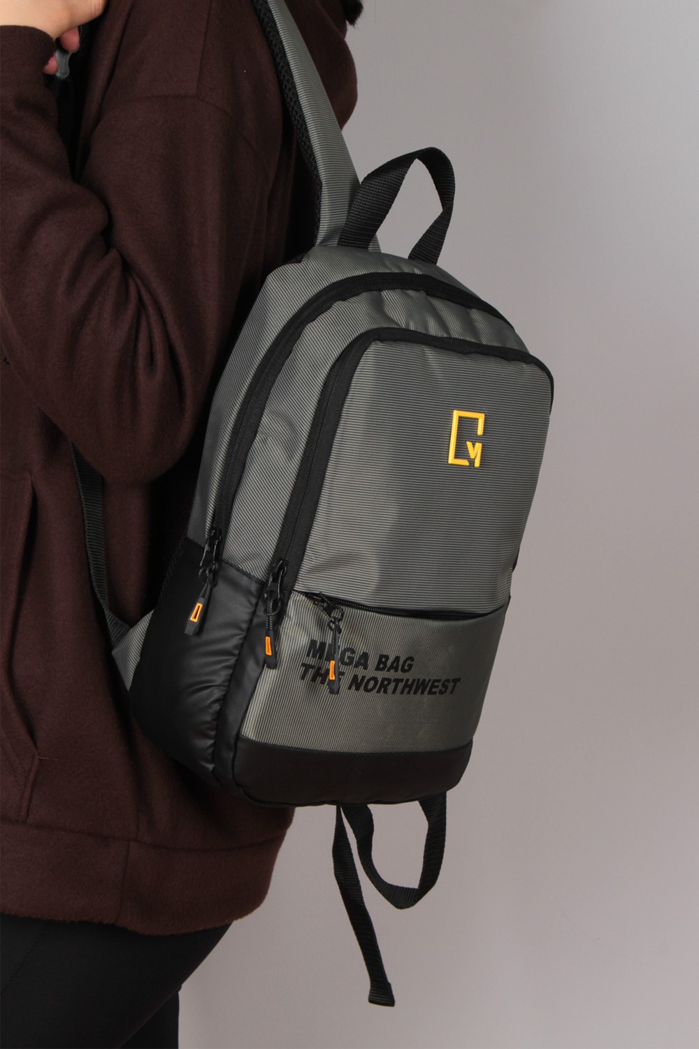 Byhakan MEGA-1028 Su Geçirmez Sırt Çantası Siyah Renkli Dayanıklı Polyester Materyal ile Ergonomik Tasarım görsel 2