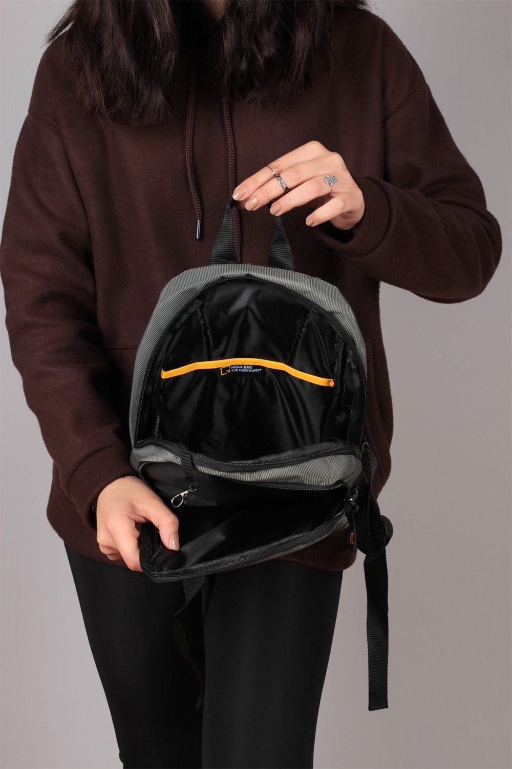 Byhakan MEGA-1028 Su Geçirmez Sırt Çantası Siyah Renkli Dayanıklı Polyester Materyal ile Ergonomik Tasarım görsel 6