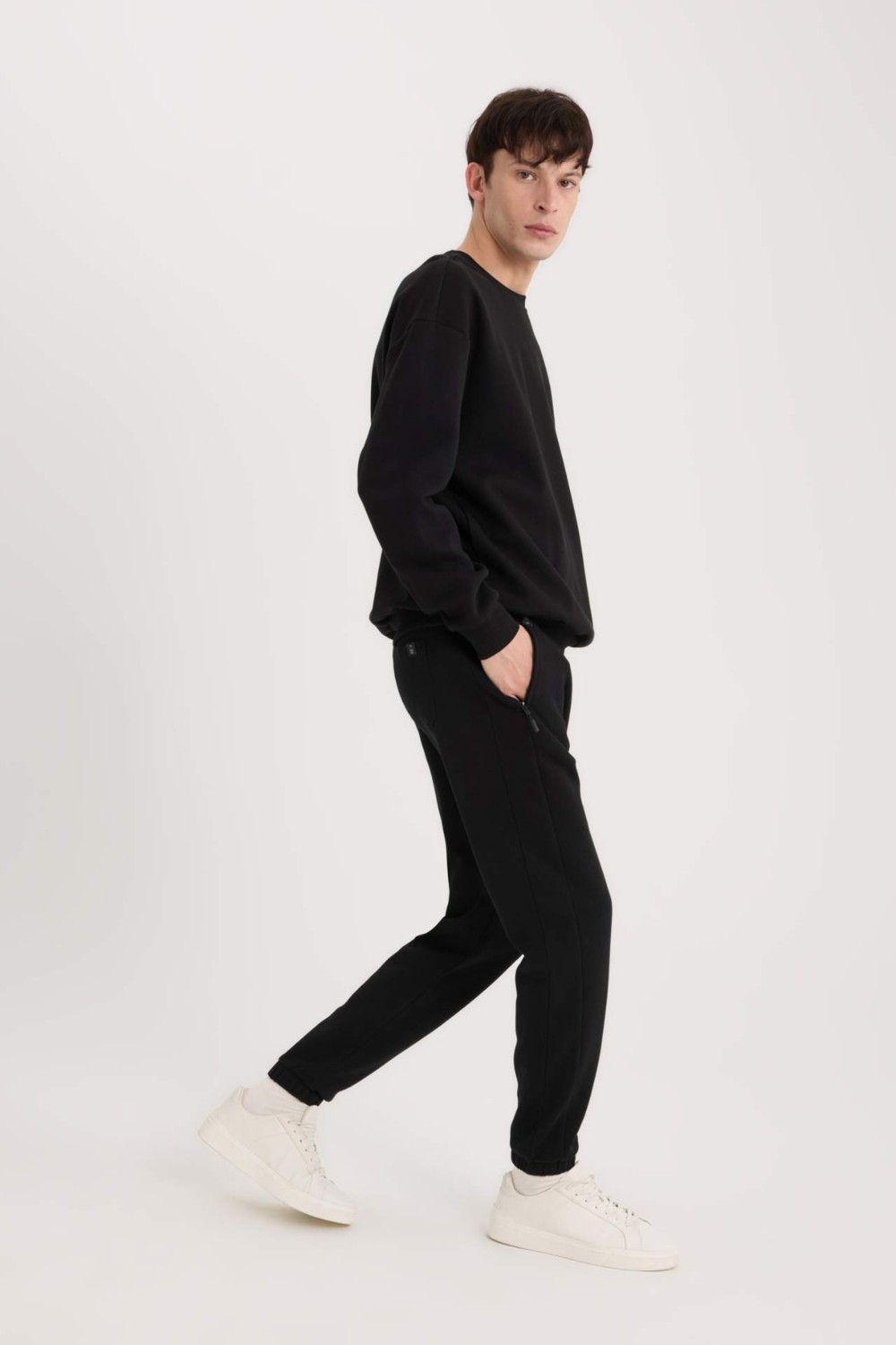 DeFacto Slim Fit Dar Kesim Fermuar Cepli Pike Eşofman Altı D5258AX25SP görsel 4