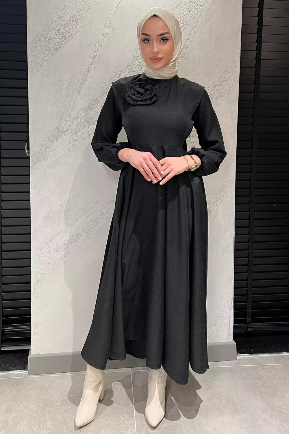 Julude Gül Detaylı Tesettür Kloş Elbise görsel 2