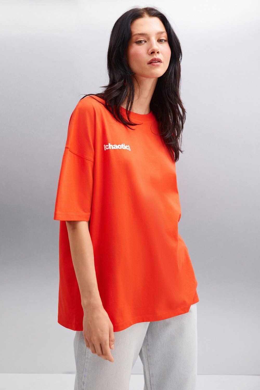 Grimelange Arcadıa Kadın Arka Ve Önü Yazi Detaylı %100 Organik Pamuklu Ekru/kırmızı T-shirt görsel 4