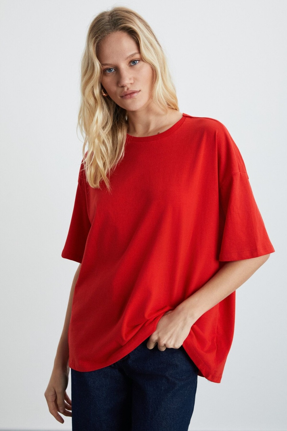 Grimelange Lagertha Kadın %100 Organik Pamuklu Kalın Dokulu Oversize Fit Yuvarlak Yakalı Siyah T-shirt