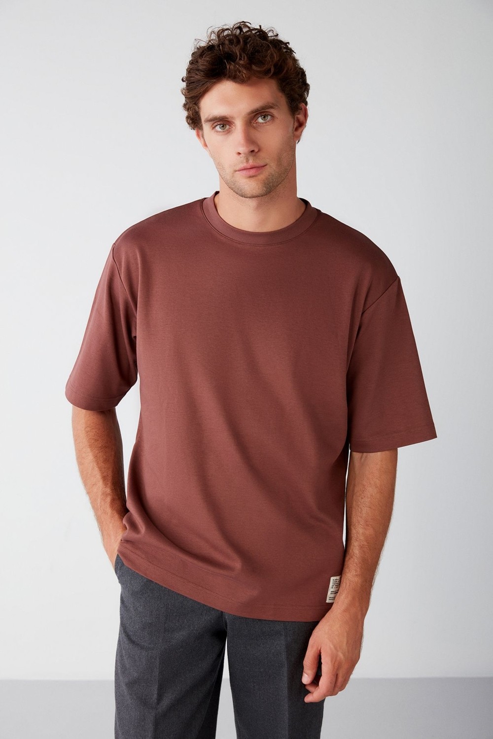 Grimelange Joel Erkek %100 Organik Pamuklu Kalın Kumaşlı Özel Dokulu Etiket Detaylı Oversize Siyah T-shirt görsel 2