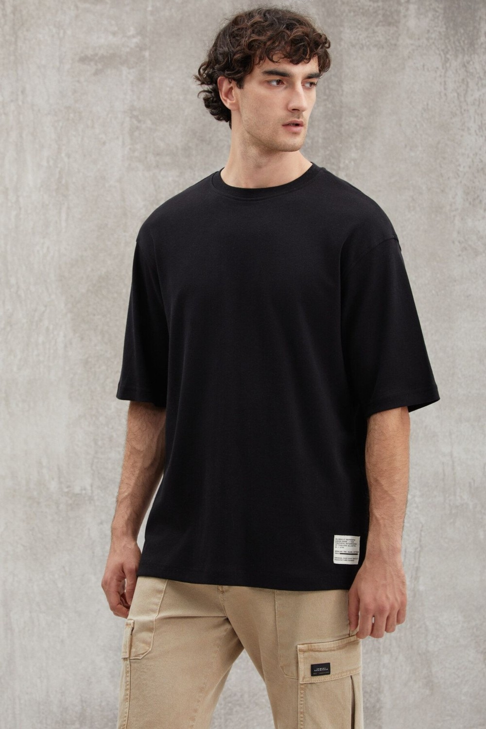 Grimelange Joel Erkek %100 Organik Pamuklu Kalın Kumaşlı Özel Dokulu Etiket Detaylı Oversize Siyah T-shirt