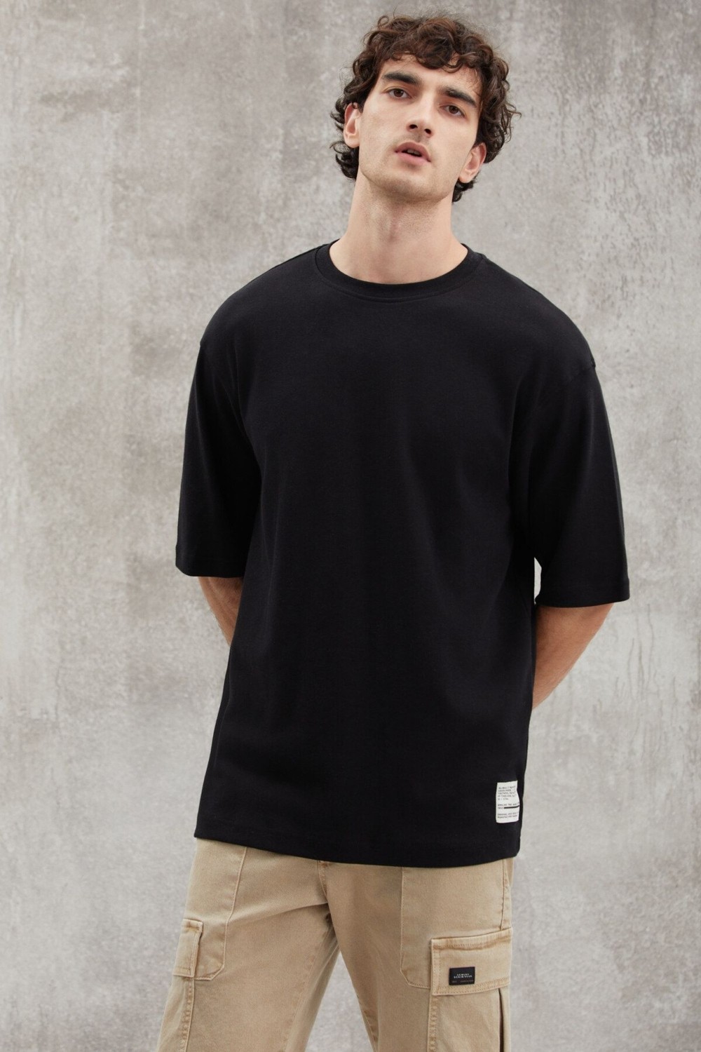 Grimelange Joel Erkek %100 Organik Pamuklu Kalın Kumaşlı Özel Dokulu Etiket Detaylı Oversize Siyah T-shirt görsel 5