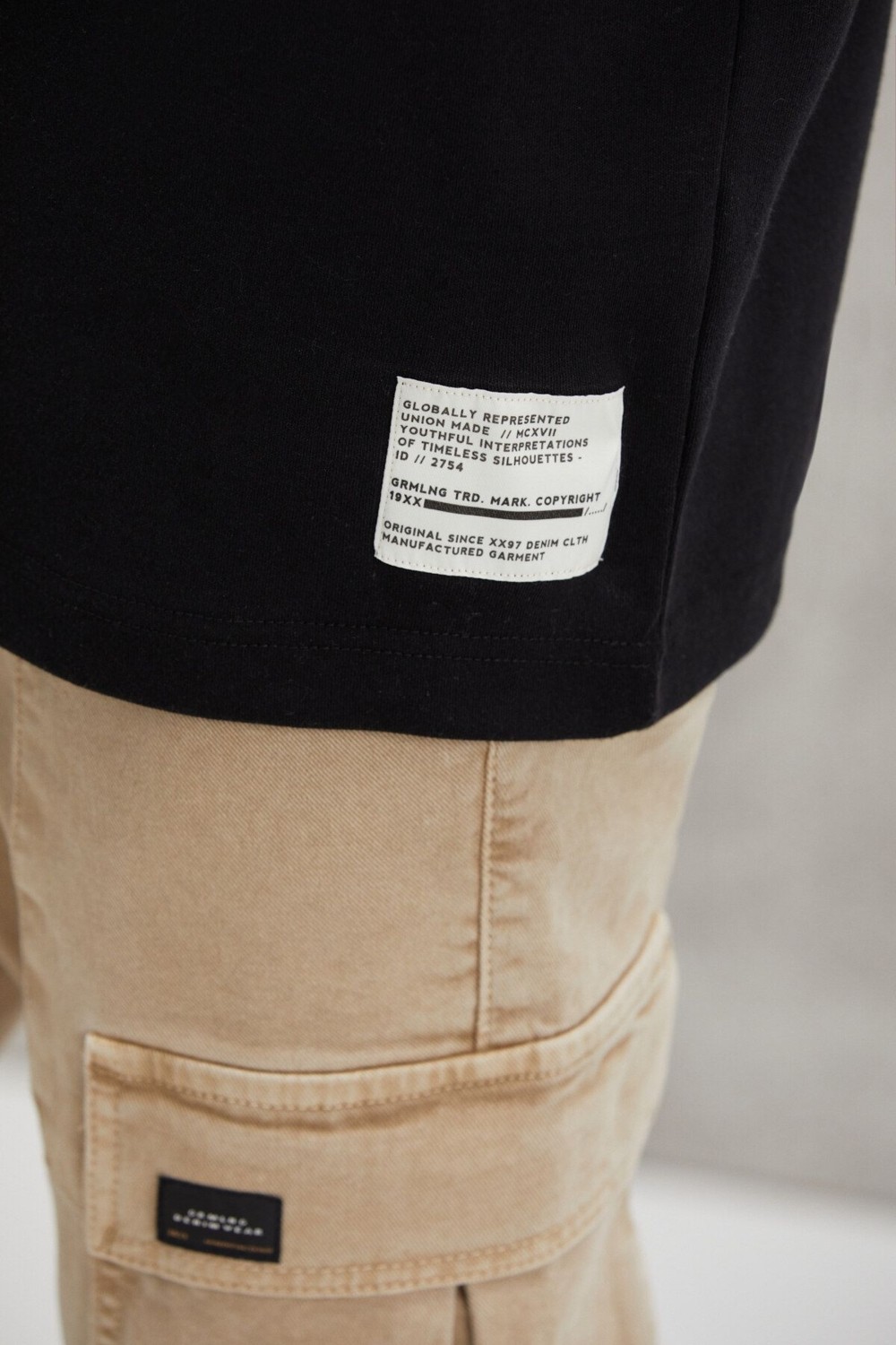 Grimelange Joel Erkek %100 Organik Pamuklu Kalın Kumaşlı Özel Dokulu Etiket Detaylı Oversize Siyah T-shirt görsel 6