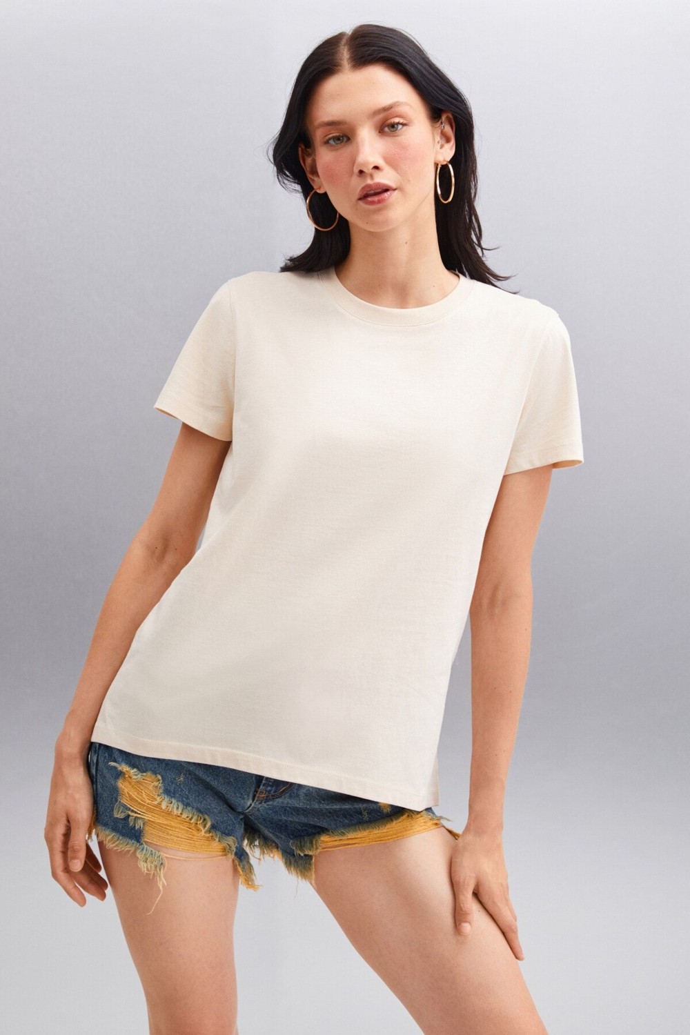 Grimelange Samantha Kadın %100 Organik Pamuklu Comfort Fit Arkası Uzun Basic Örme Beyaz T-shirt