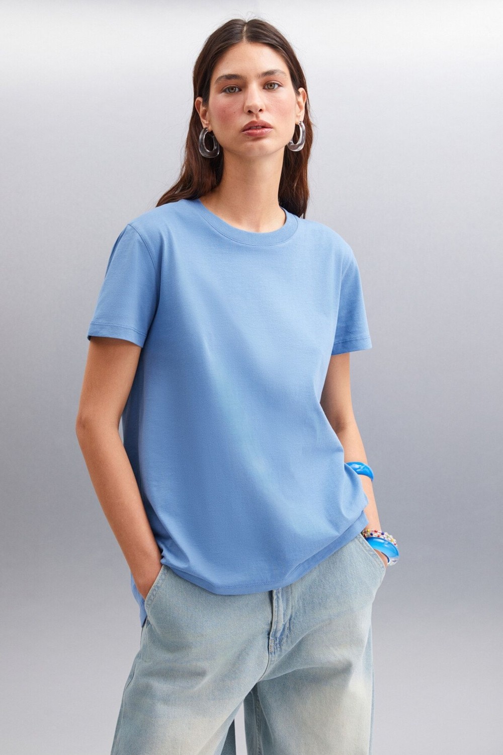 Grimelange Samantha Kadın %100 Organik Pamuklu Comfort Fit Arkası Uzun Basic Örme Beyaz T-shirt