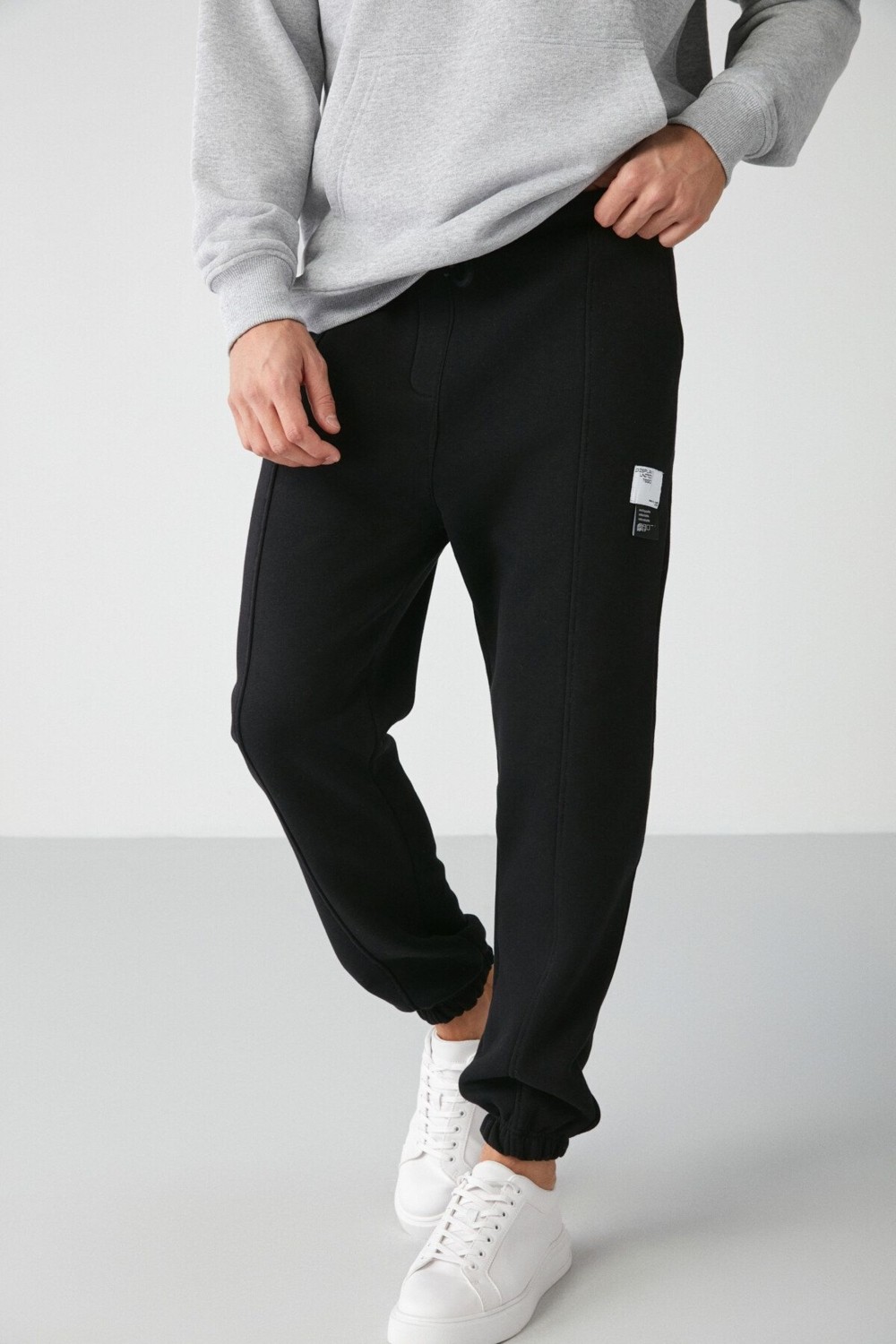 Grimelange ROWAN Erkek Organik Pamuklu Relaxed Fit İçi Polarlı Süs etiketli Jogger Gri Eşofman Altı görsel 2