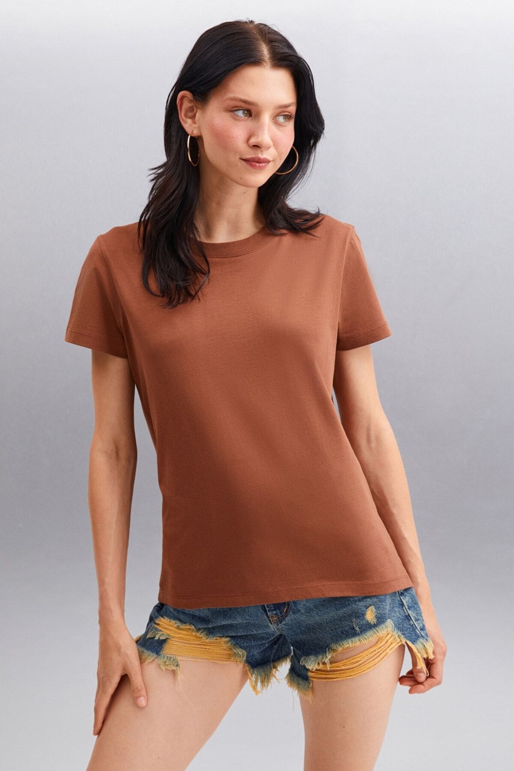 Grimelange Samantha Kadın %100 Organik Pamuklu Comfort Fit Arkası Uzun Basic Örme Beyaz T-shirt