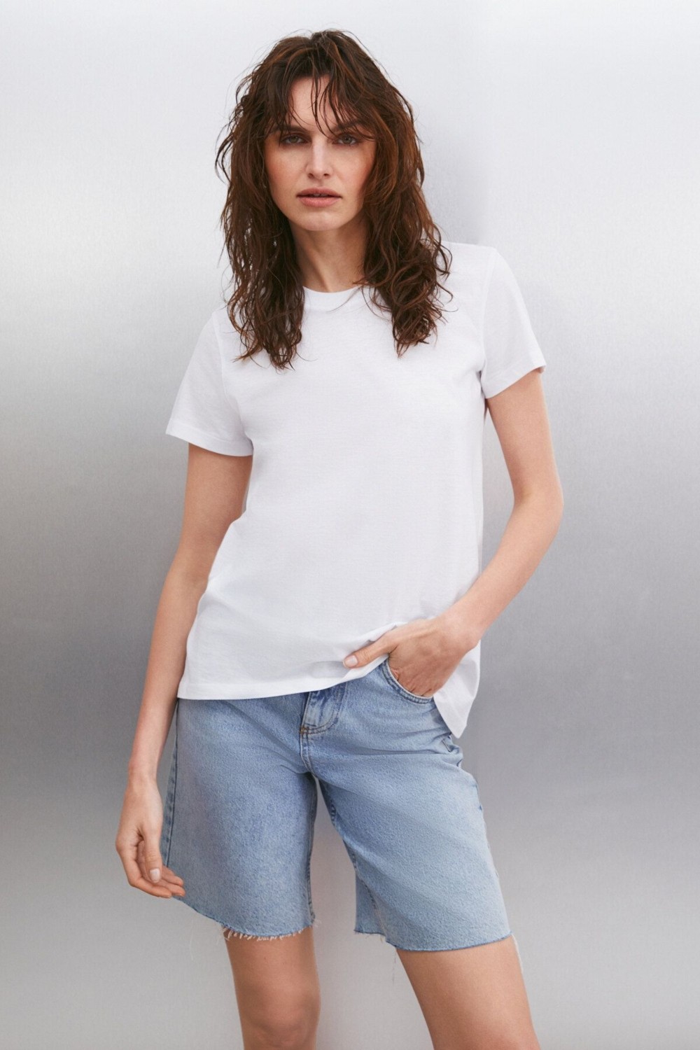Grimelange Samantha Kadın %100 Organik Pamuklu Comfort Fit Arkası Uzun Basic Örme Beyaz T-shirt