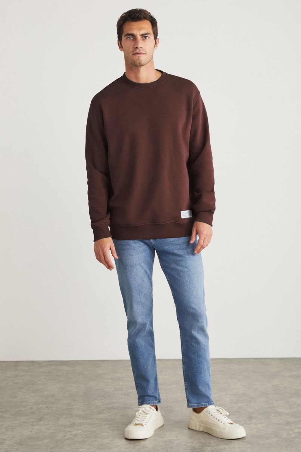 Grimelange TRAVIS Erkek Organik Kumaşlı Yumuşacık Regular Fit Yuvarlak Yakalı Kahverengi Sweatshirt görsel 2