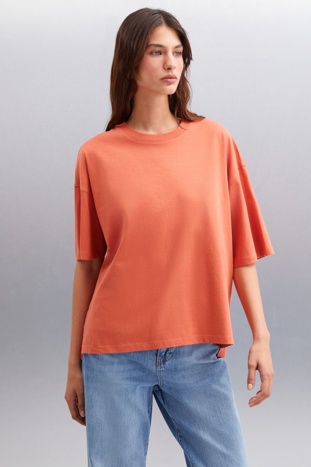 Grimelange Jemmy Kadın %100 Organik Pamuk Relaxed Fit Yırtmaçlı Yuvarlak Yakalı Beyaz T-shirt