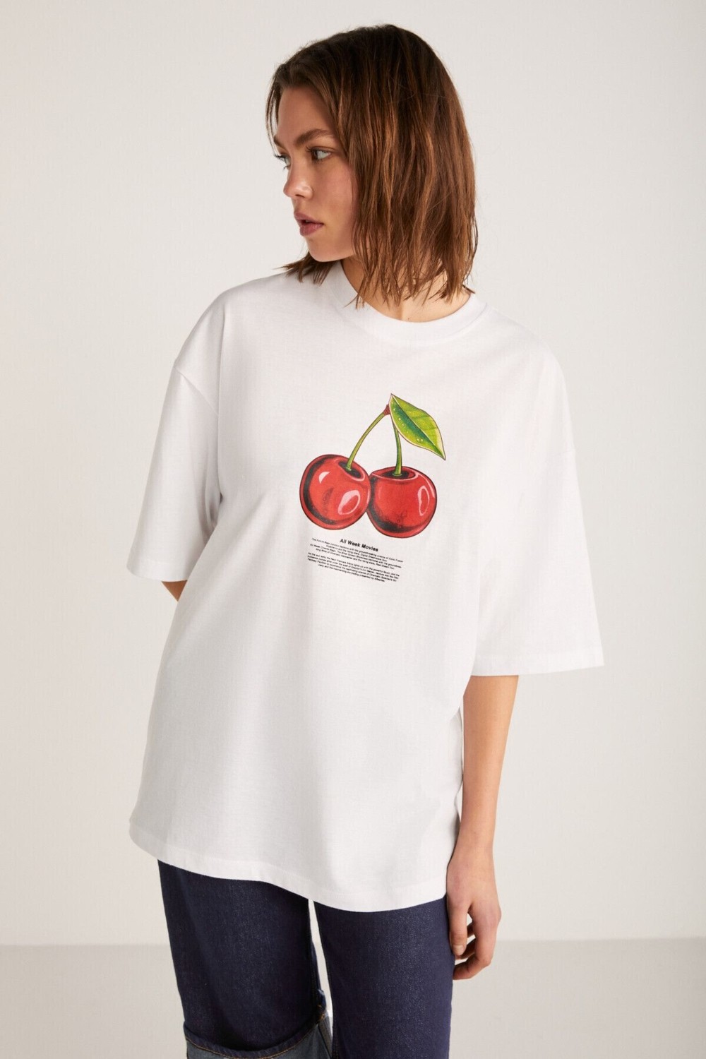 Grimelange Odalys Kadın %100 Organik Pamuklu Oversize Fit Bol Kesim Kiraz Baskılı Bisiklet Yaka Beyaz T-shirt görsel 2