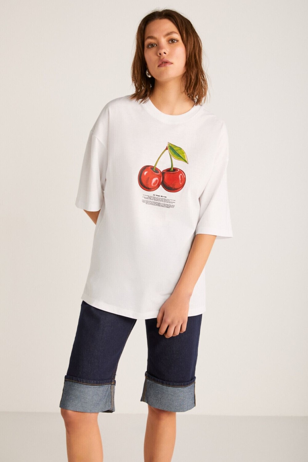 Grimelange Odalys Kadın %100 Organik Pamuklu Oversize Fit Bol Kesim Kiraz Baskılı Bisiklet Yaka Beyaz T-shirt görsel 4