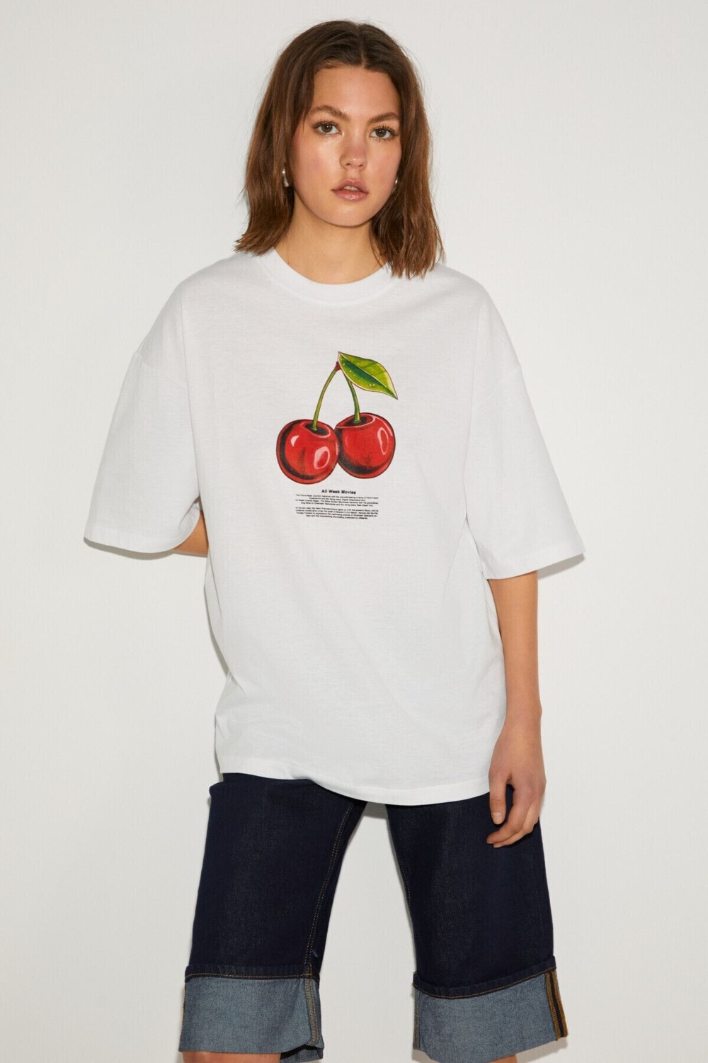 Grimelange Odalys Kadın %100 Organik Pamuklu Oversize Fit Bol Kesim Kiraz Baskılı Bisiklet Yaka Beyaz T-shirt görsel 6