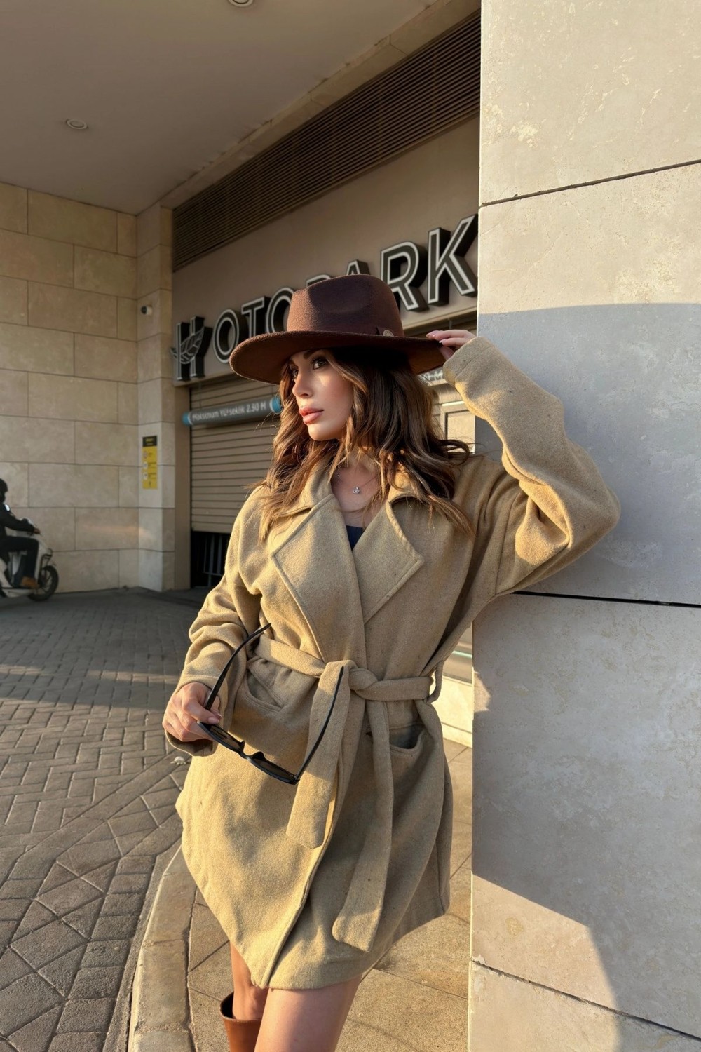 New Laviva Kadın Kahve Kruvaze Yaka, Kapüşonlu, Çift Cepli, Beli Kemerli, Kaşe Kaban Ceket görsel 8
