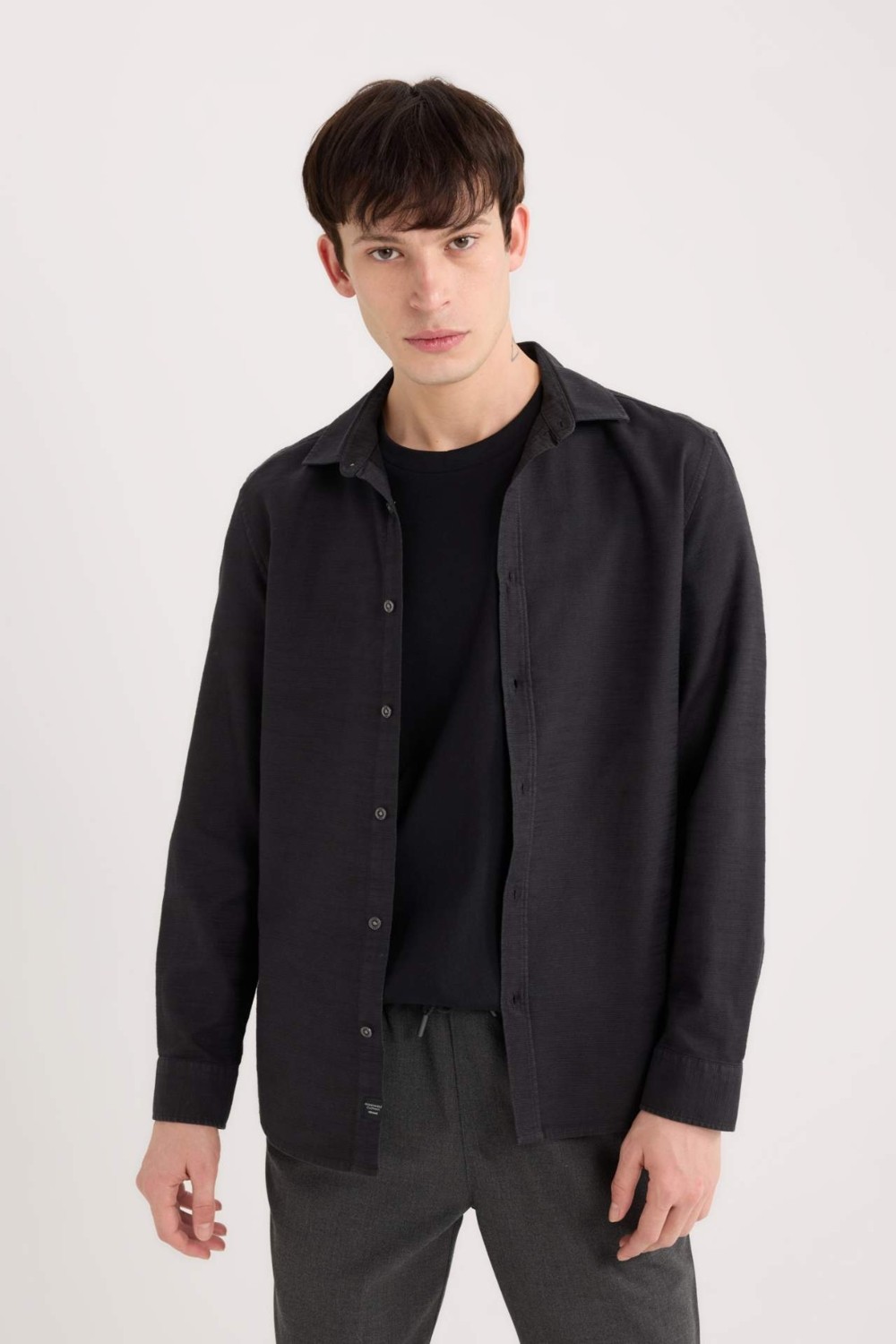 DeFacto %100 Pamuk Slim Fit Basic Uzun Kollu Siyah Gömlek A4644AX25SP