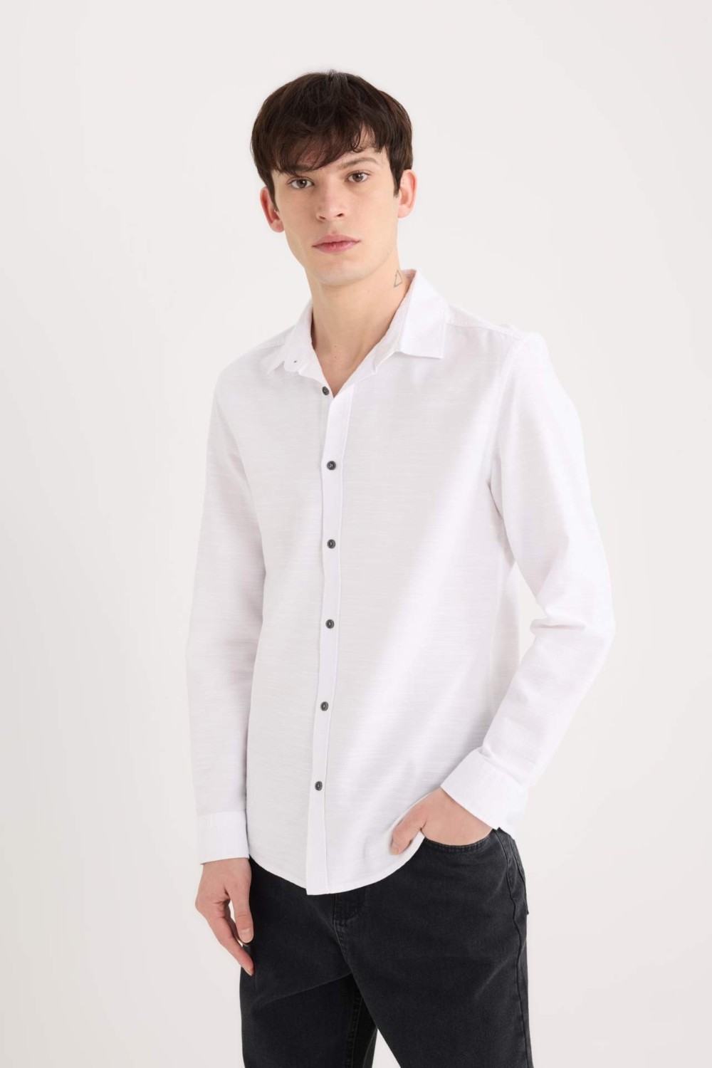 DeFacto %100 Pamuk Slim Fit Basic Uzun Kollu Siyah Gömlek A4644AX25SP