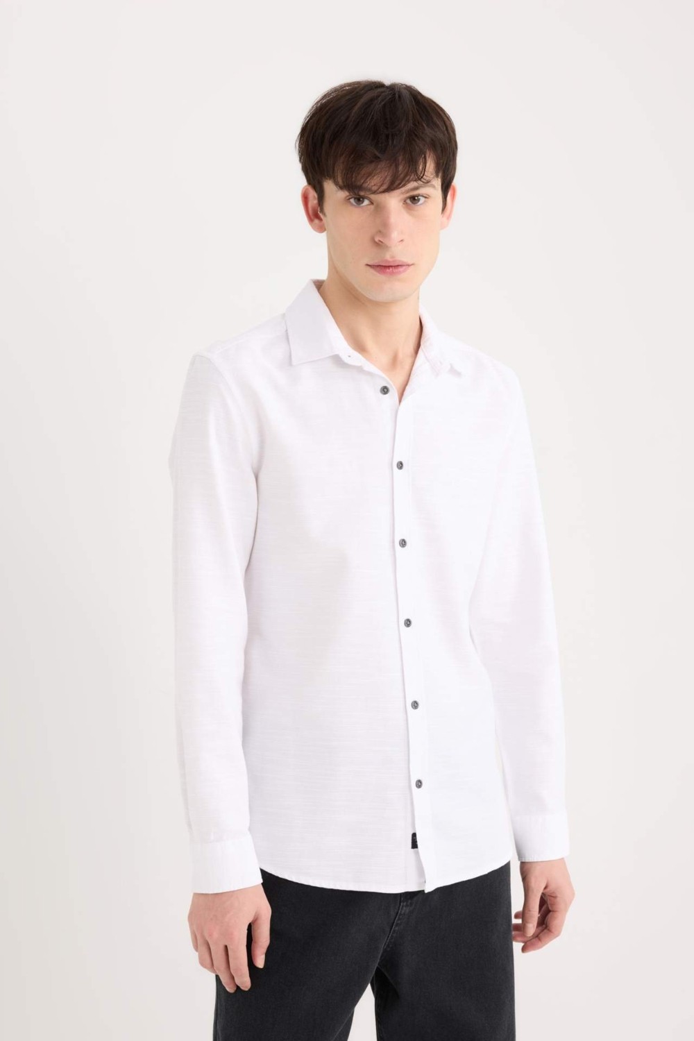DeFacto %100 Pamuk Slim Fit Basic Uzun Kollu Siyah Gömlek A4644AX25SP görsel 3
