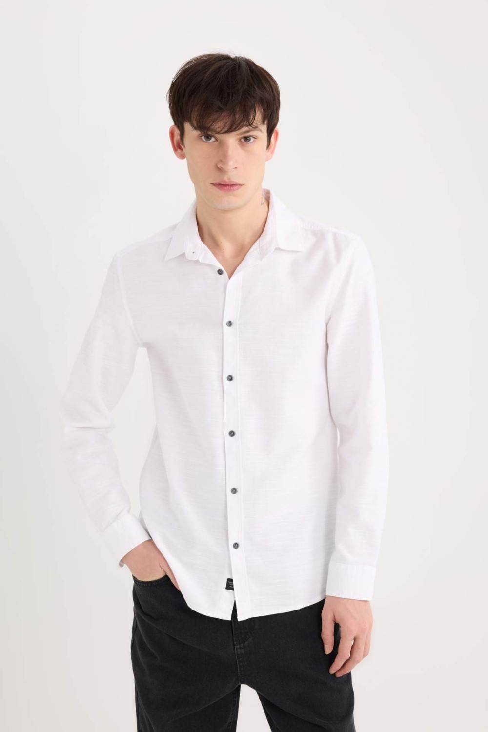 DeFacto %100 Pamuk Slim Fit Basic Uzun Kollu Siyah Gömlek A4644AX25SP görsel 4